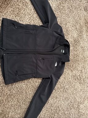LIKE NEW! The North Face Black Softshell Jacket with Logo
